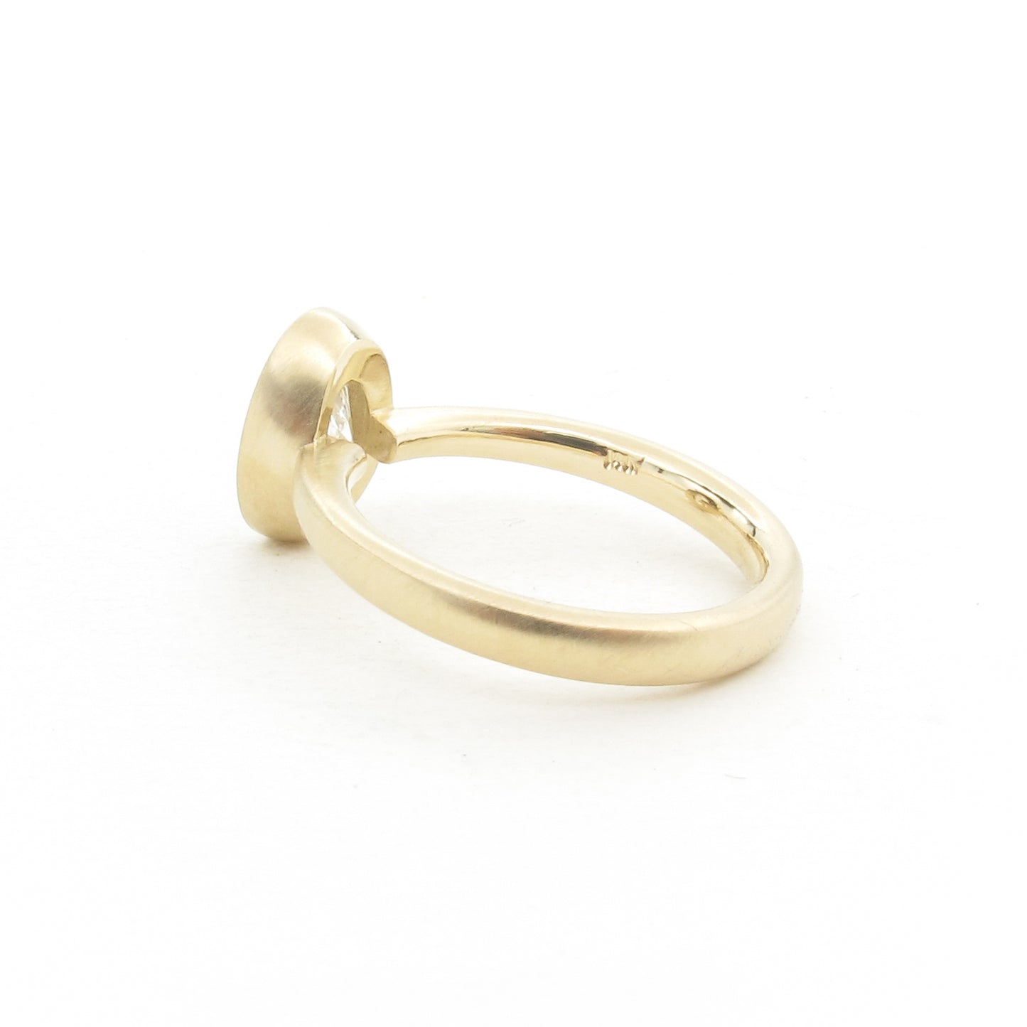 Oval Semi-Mount with delicate tapered band
