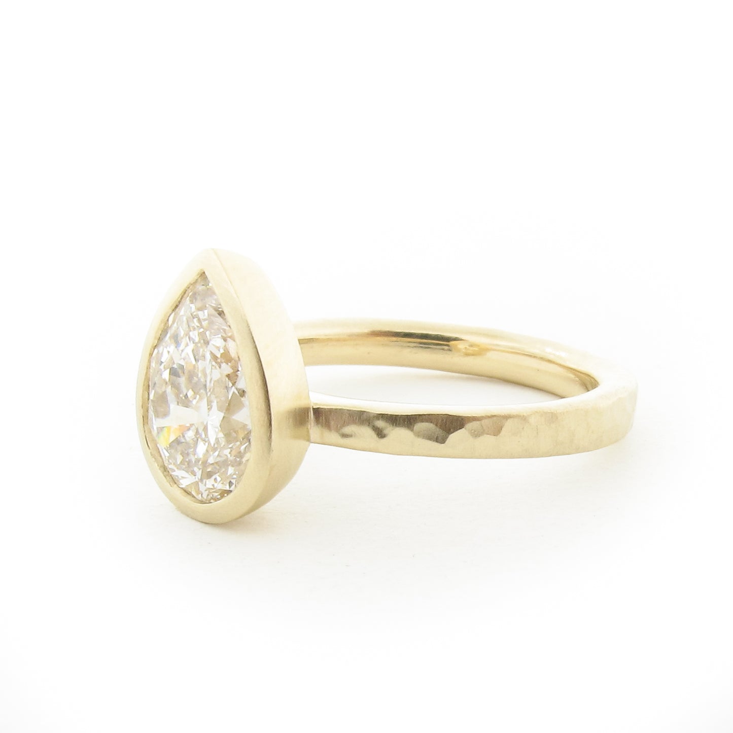 Pear Cut Semi-Mount with delicate tapered band