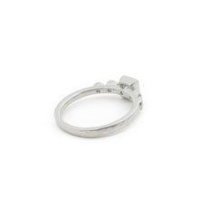 Load image into Gallery viewer, Bezel set diamond five stone ring