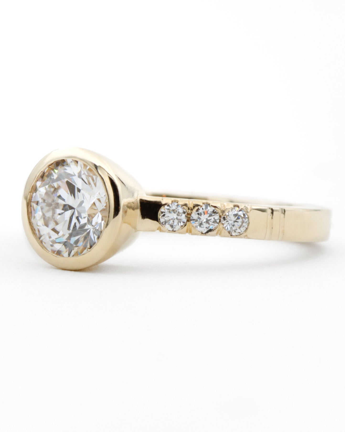 Center Bezel Accented