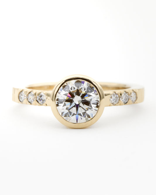 Center Bezel Accented