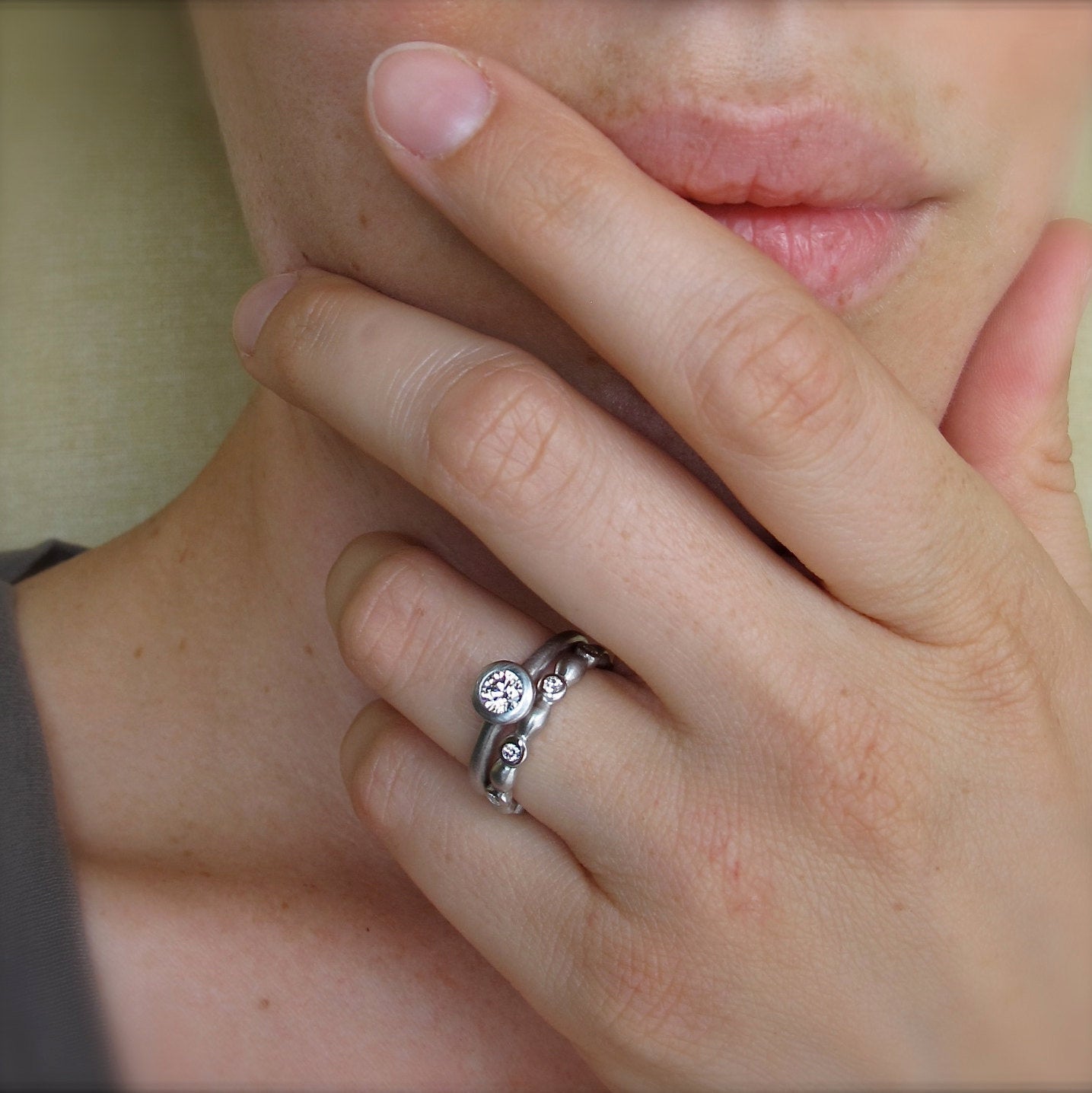 ROF103- Flower engagement ring with diamonds - Olivacom
